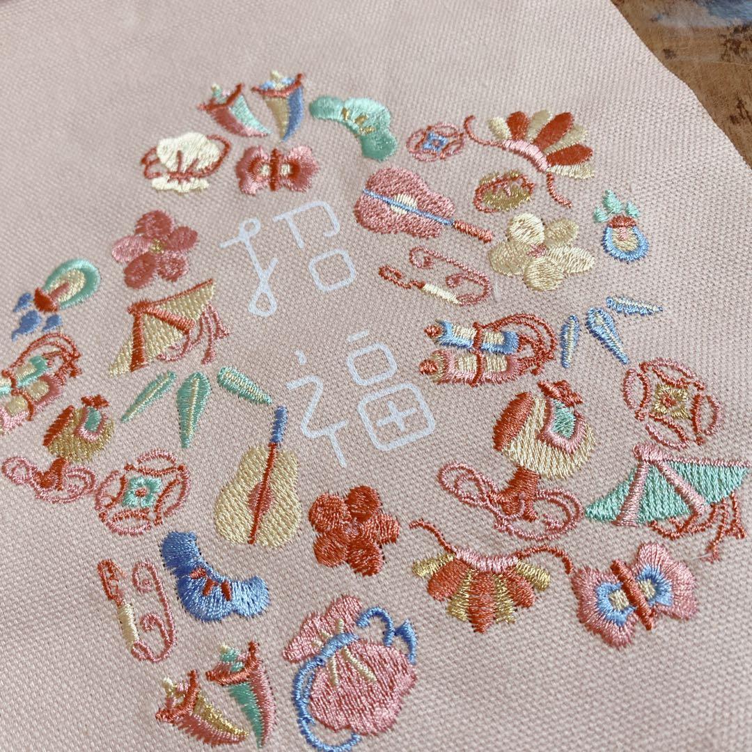 留守の為配送は２、３週間後⭐︎刺繍タペストリー 完全手作り９９cm✖️107cm ミニ刺繍タペストリー お正月はんなり招福 和テイスト 日本Japan 飾りつけ 壁 飾り インテリア ナチュラル 撮影 布 Tapestry リトルレモネード 1000均リトルレモネード楽天市場店