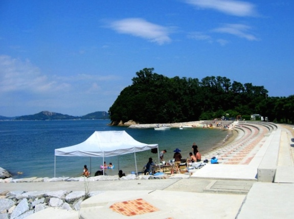 式根島観光協会大浦海水浴場