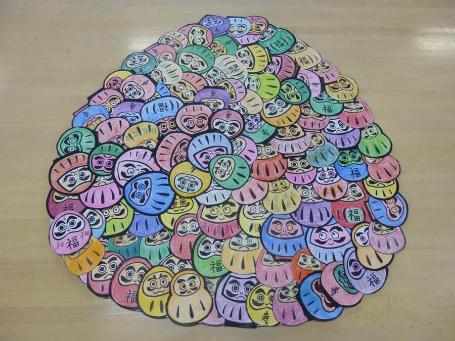 みんなで作る１月の壁画 新春の富士山高齢者介護をサポートするレクリエーション情報誌『レクリエ』