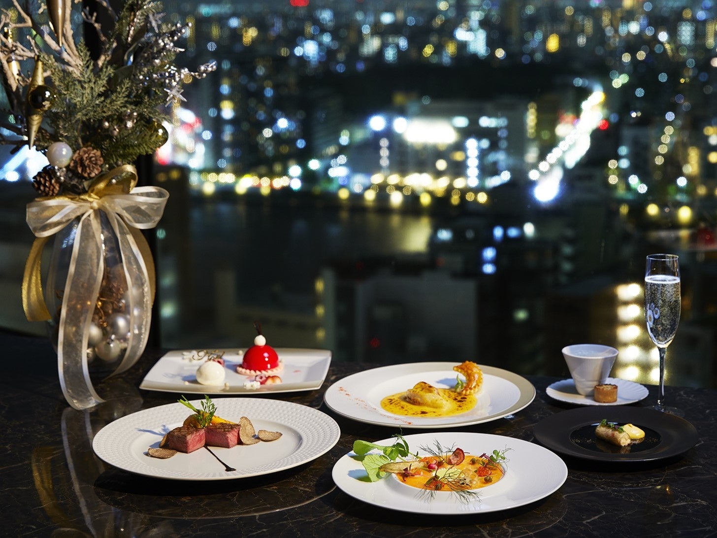 クリスマスディナーレシピ10選 牛ステーキ、鶏肉料理 簡単に作れるごちそうで、心から楽しめるディナーを！ 2024公開レシピもご紹介LEE