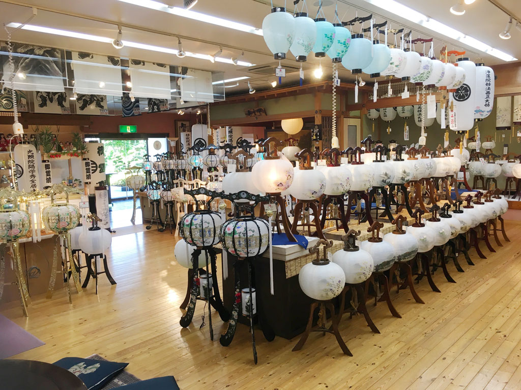 お盆提灯を贈る時期は？種類や数＆相場など贈るときに知っておきたいマナーをご紹介！暮らしのNEWS