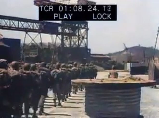 沖縄戦の白黒写真をカラー化 : 読売新聞