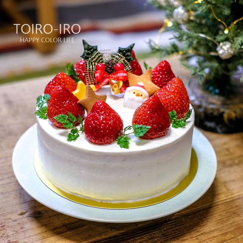雪降る丘のクリスマスケーキ