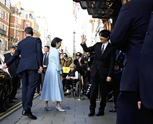 チャールズ国王、即位後初の公式晩餐会ベストモーメント集。キャサリン妃もティアラをまとって出席ハーパーズ バザー Harper's BAZAAR 公式