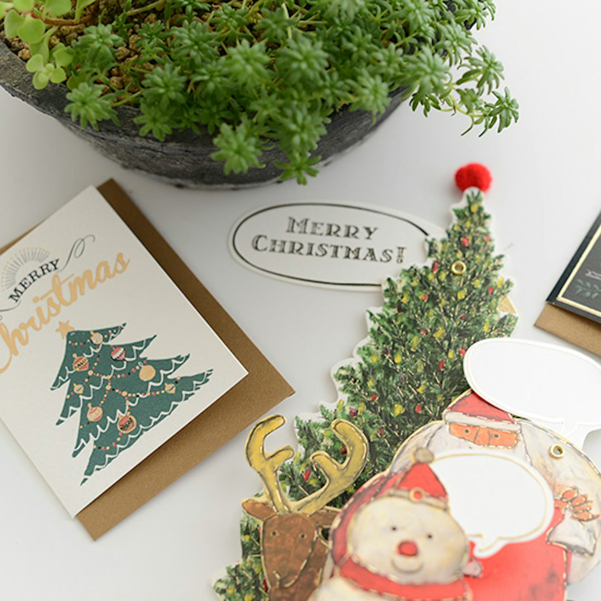 スコットランドのクリスマスの赤と緑のコントラスト色のチェック柄の背景 PSD 無料ダウンロード - Pikbest