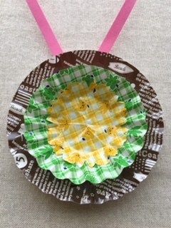 手作りのメダル 紙コップ工作！4歳児と母の日プレゼント用に製作してみた！│子供と楽しむ折り紙・工作