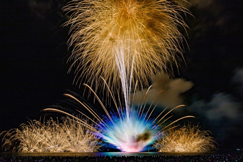 本日 2025年8月7日 木、三浦市市制施行70周年記念 第45回三浦海岸納涼まつり花火大会を開催いたします。 時間：19時30分～20時三浦市miuracity三浦半島みうらたび三浦いいとこ三浦市観光協会花火大会三浦海岸花火大会三浦海岸花火お祭り