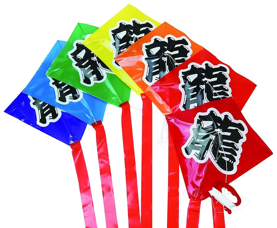 凧揚げをしながら走るかわいいヘビと正月遊びのフレームのイラスト素材255868933- イメージマート