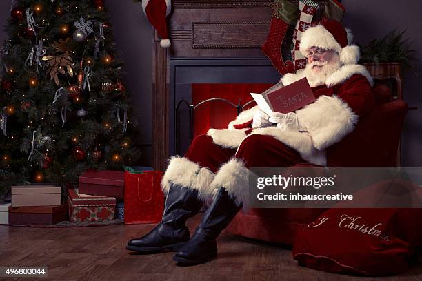 108,077 サンタクロース Stock Photos, High-Res Pictures, and Images - Getty Imagesクリスマス, クリスマスツリー, サンタクロース イラスト