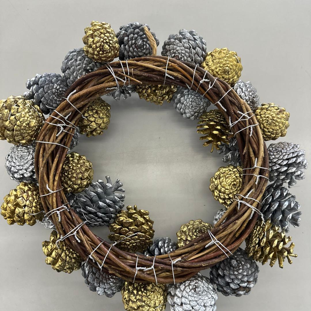 100均素材で作る松ぼっくりリースの作り方│koshirau 拵う こしらう