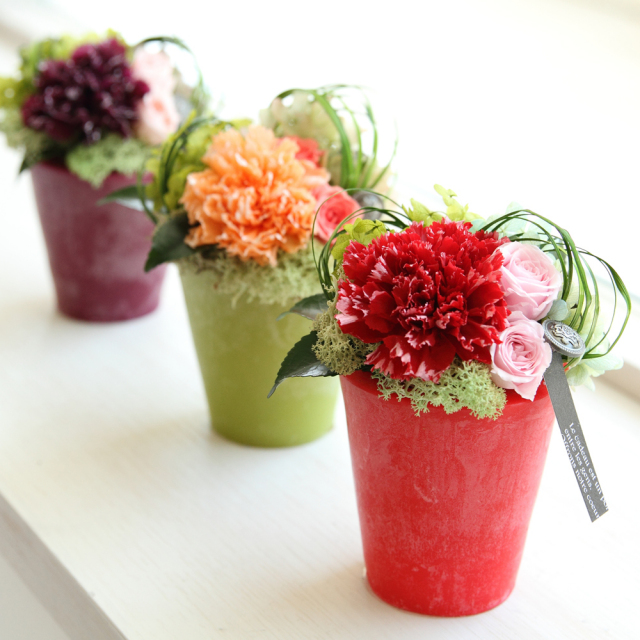 フラワーアレンジメント 赤 オレンジ バラ カーネーション プレゼント シャンパンとお花のギフ