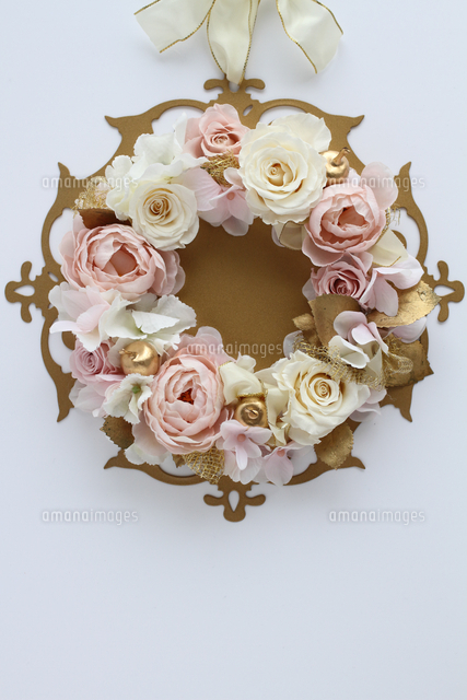 クリスマスリースＭ ホワイト＆ゴールドQ-FLA キューフラ のプレゼント・ギフト通販TANP タンプ