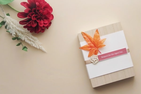 敬老の日のお祝いに お祝いにそえたい折り鶴のまとめ - ゆらり、ふわり