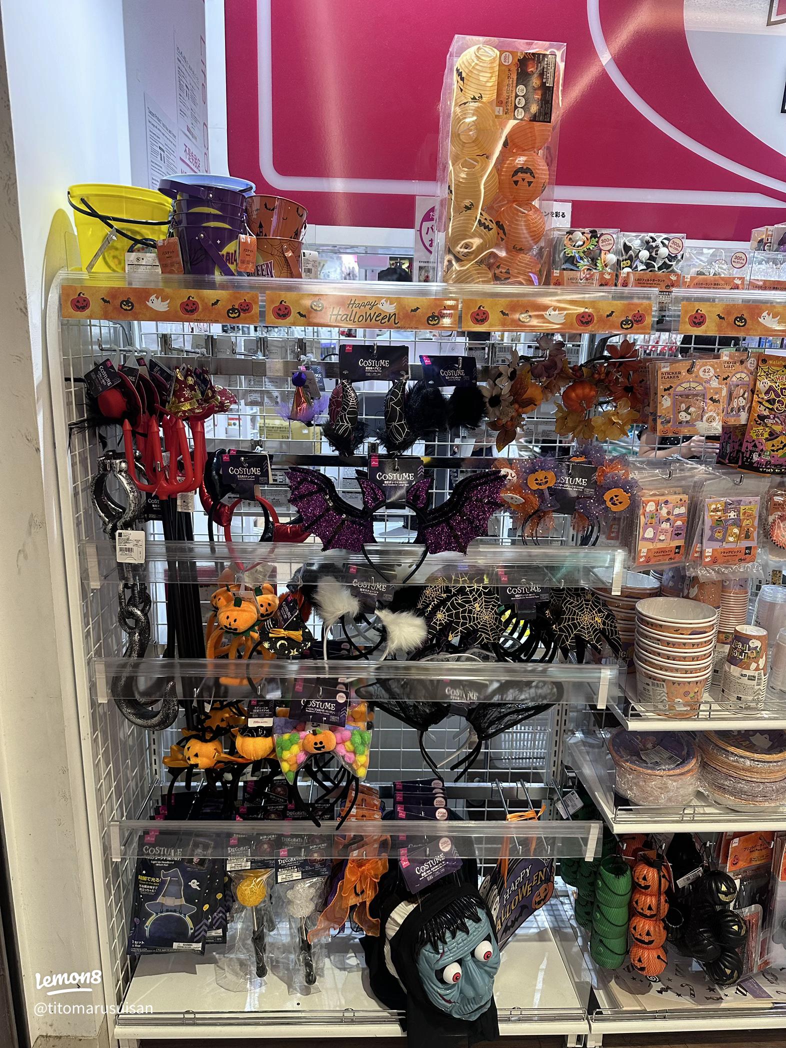 ﾀﾞｲｿｰ100均ﾊﾛｳｨﾝいつから?飾りつけ2025 置物ｶﾞｰﾗﾝﾄﾞやﾊﾞﾙｰﾝ&光るﾗｲﾄ ｾﾘｱも - 100均✖Sweetsレシピ‼