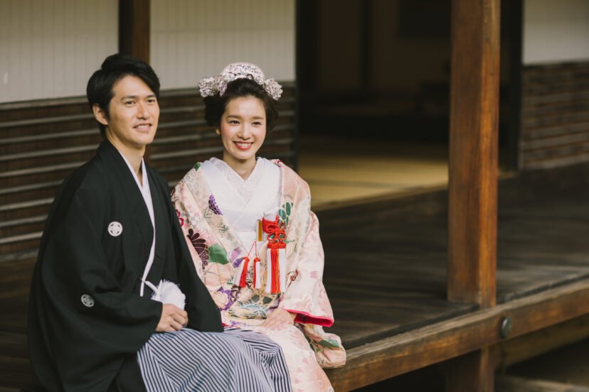 結婚式招待状に同封する「付箋」って？基本マナーとパターン別文例を紹介！結婚ラジオ結婚スタイルマガジン