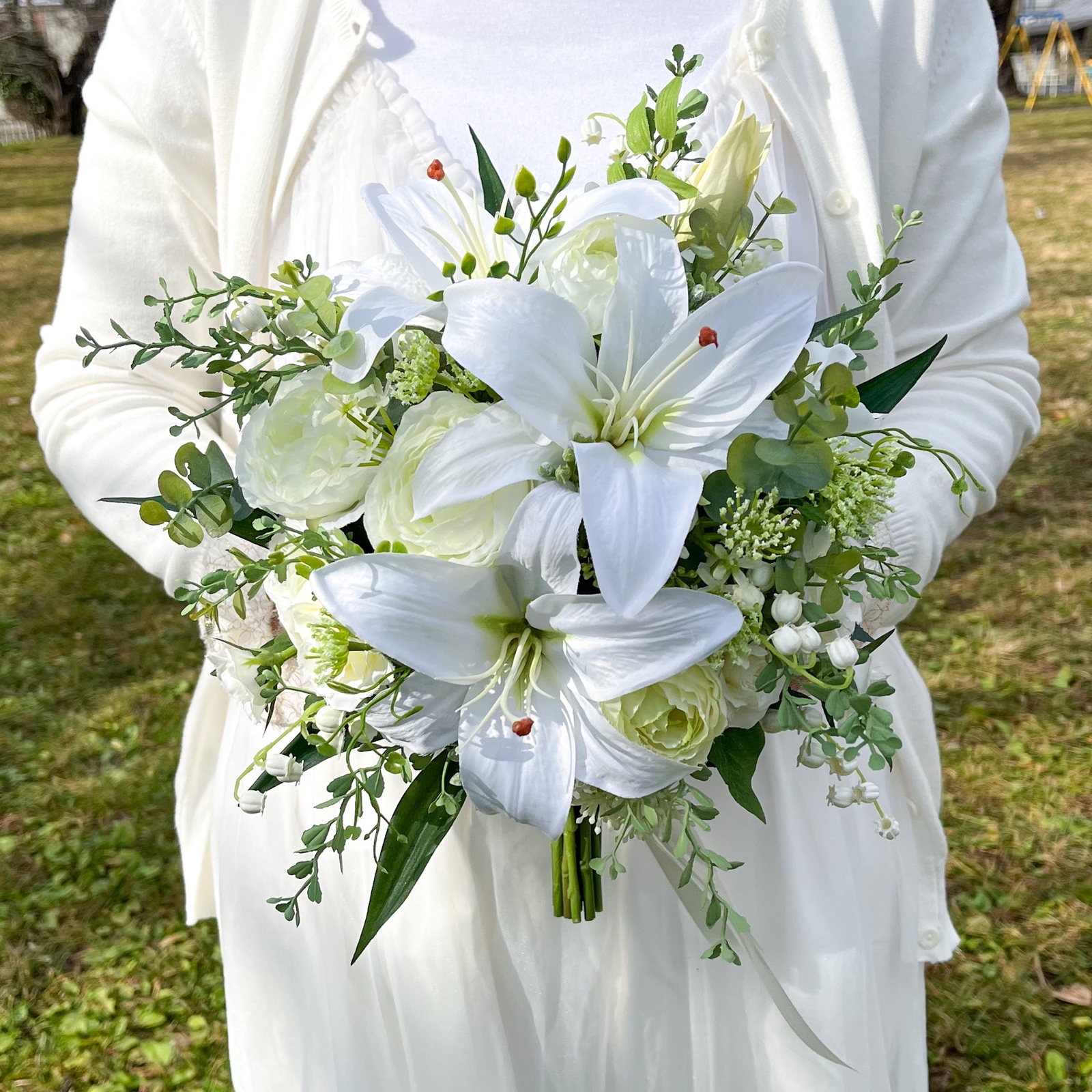 百合の花言葉の意味は？チャペルウェディングにおすすめの百合ブーケainowa沖縄リゾートウェディング