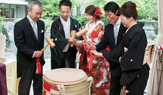 樽酒 2斗樽 中身18L上げ底 豊島屋酒造の日本酒「金婚」 菰樽 鏡開き用に : 鏡開き館 - 通販 - Yahoo!ショッピング