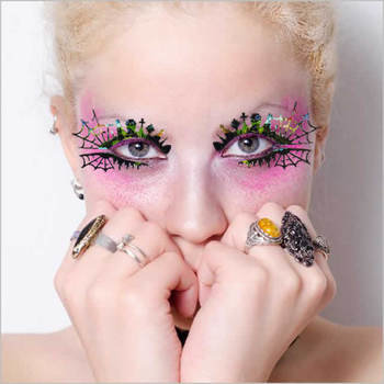 ハロウィンメイクは病みメイクがトレンド!おすすめカラコンとメイク紹介♪モアコンタクト モアコン 公式カラコン通販