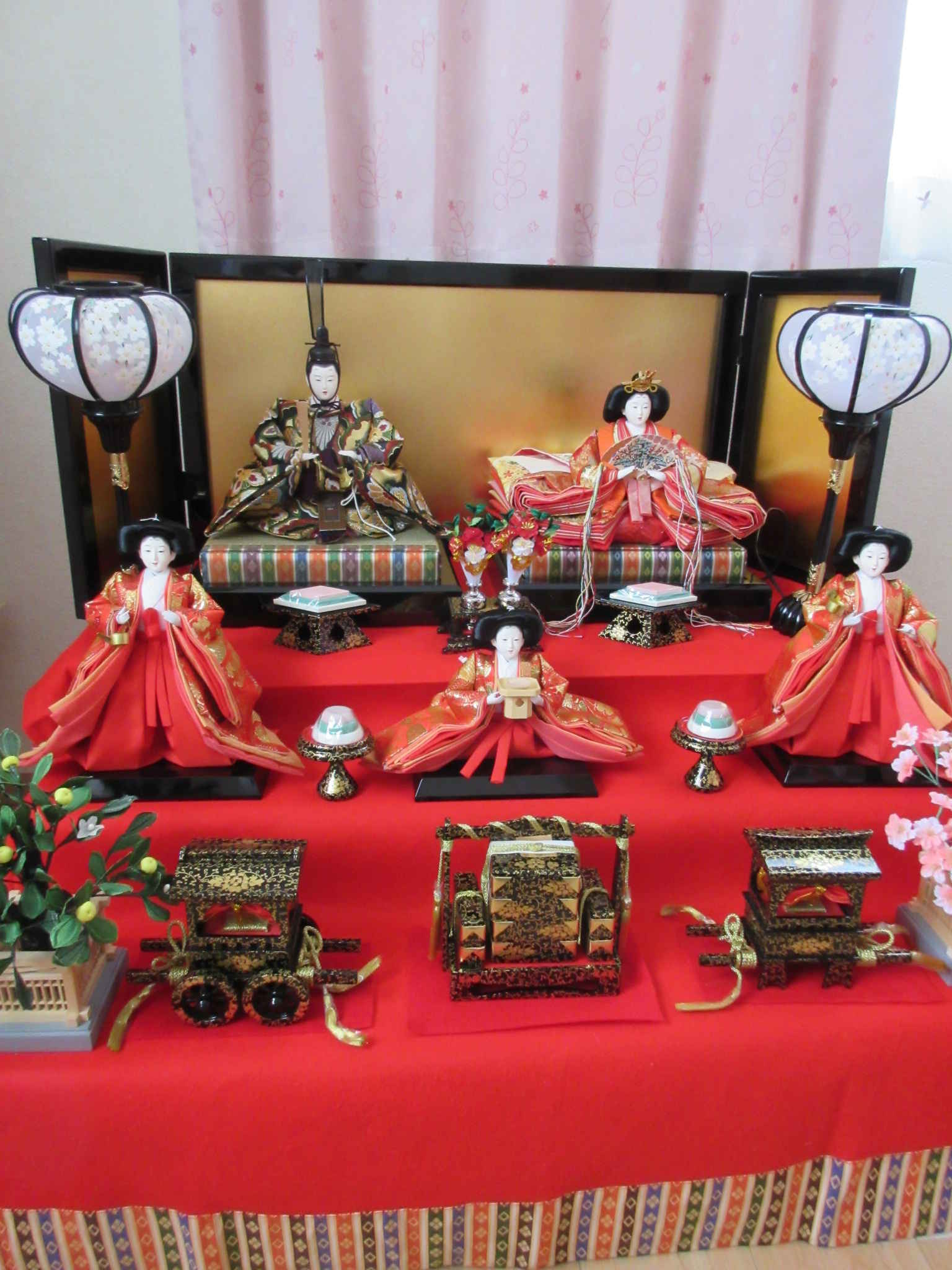 お内裏様とお雛さま」はまちがい!?毎年、戸惑いませんか？お雛様のアレ 季節・暮らしの話題 2018年03月03日- 日本気象協会 tenki.jp