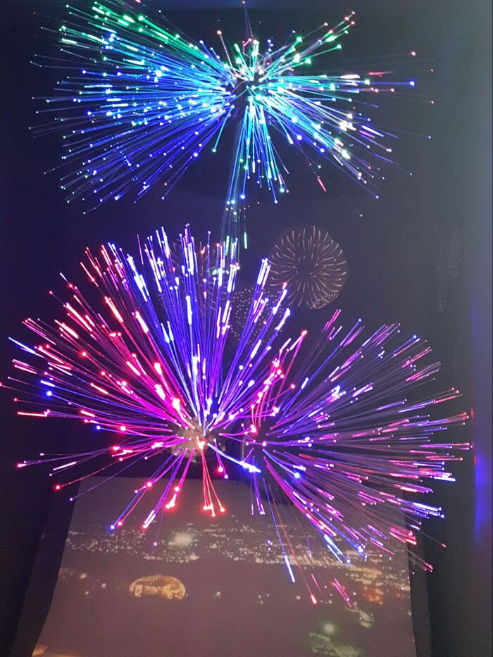 ダイソークリスマスグッズ2024 とアレンジ方法をご紹介♪ おすすめ商品はDIYにも使えるLEDライト！ イルミネーションライトの色やサイズ、長さはどのくらい？飾りや雑貨、包装も豊富☆雪見日和