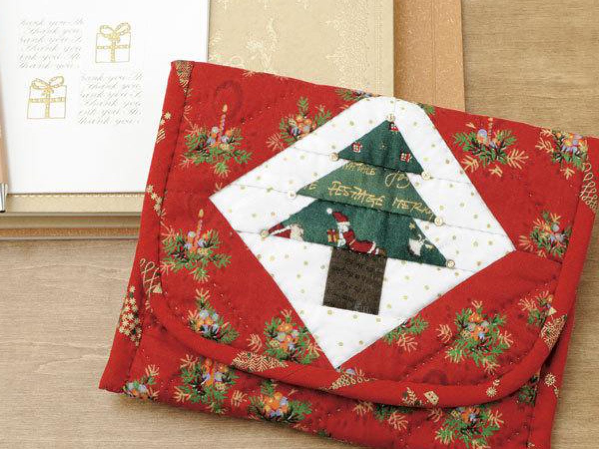 クリスマスの折り紙で作る簡単ラッピング飾り