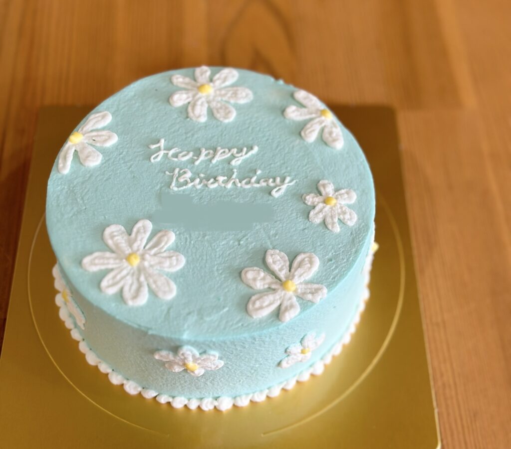 マイルームに 🐺祭壇制作中♡ センイル楽しみ。 あと飾り付けしなきゃだけど センスなし子だからな 💧 ちゃにくん 勝手にお祝いするね！！ステイの皆さまは どんな風にグッズ飾ってます？ ♡Chris♡ StraykidsBangchan