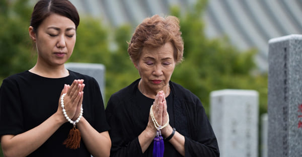 初盆の服装はユニクロでOK？マナーを守ったアイテム選びのポイント深掘り！神道と仏教の世界