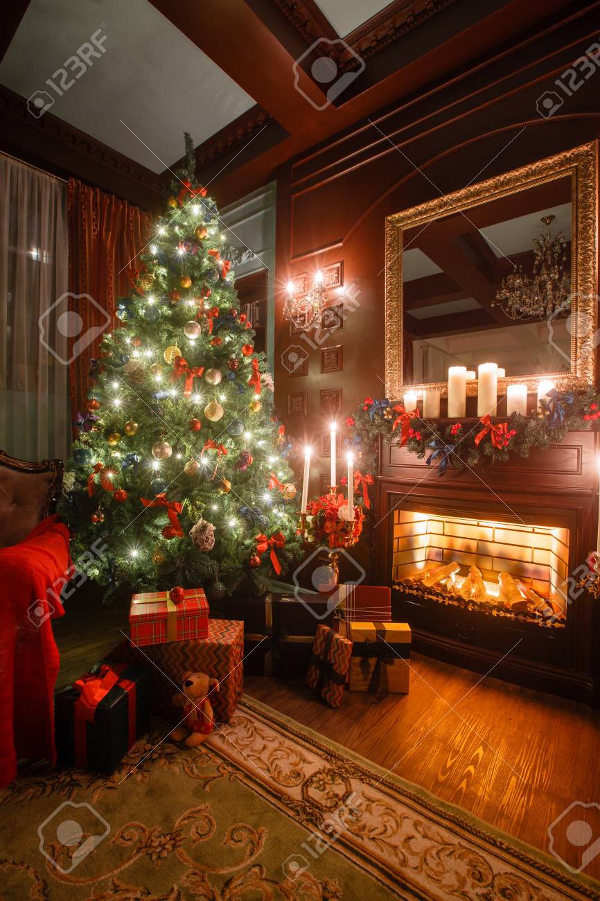 AmazonMocsicka クリスマス暖炉 写真用背景 赤レンガの暖炉の背景 クリスマスイブのホーム装飾 クリスマスファミリーパーティー自撮り写真小道具7x5フィートMocsickaバックペーパー・背景布