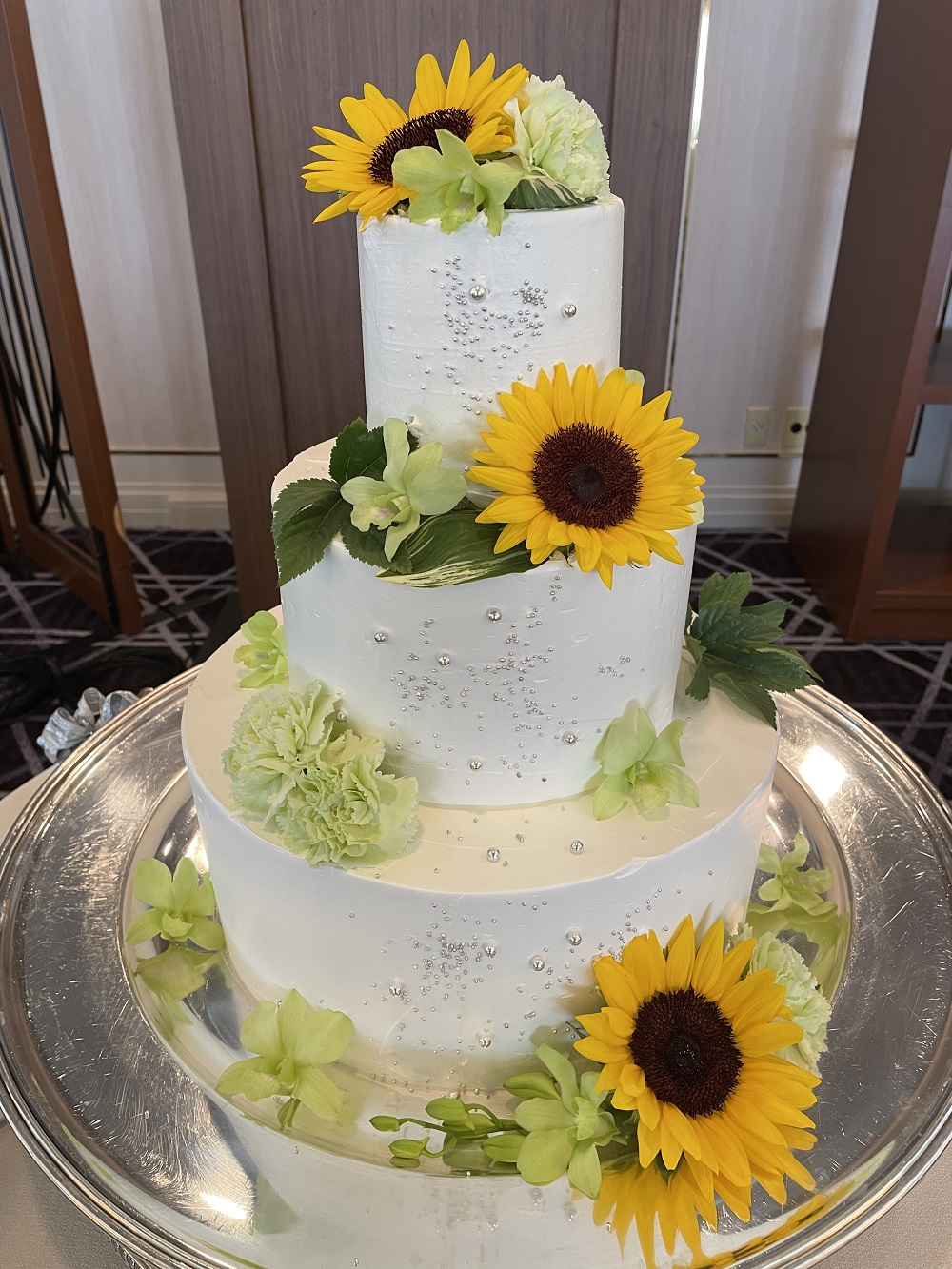 装飾だけじゃもったいない！絶対記憶に残るひまわりを使った演出アツメル結婚式レシピ 買える結婚式アイテム WeddingMart ウェディングマート