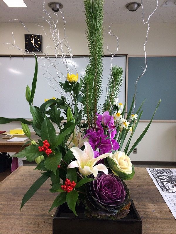 チャレンジいけばな！ 小原流家元の小原宏貴さんに習う新年の迎え花