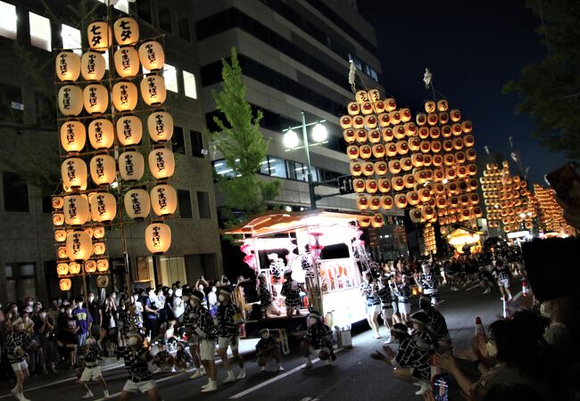 2024 秋田竿燈まつり はどんな祭り？夜を彩る大迫力の提灯と技についてTHE GATE日本の旅行観光マガジン・観光旅行情報掲載