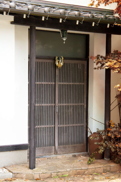 しめ縄のうらじろの飾り方はどうする？向きは玄関に対してどっち