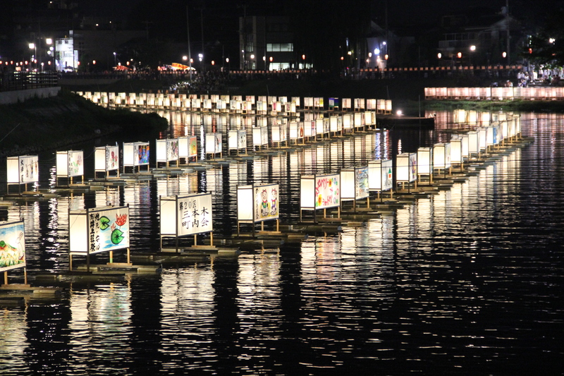 嵐山灯籠流しそうだ 京都、行こう
