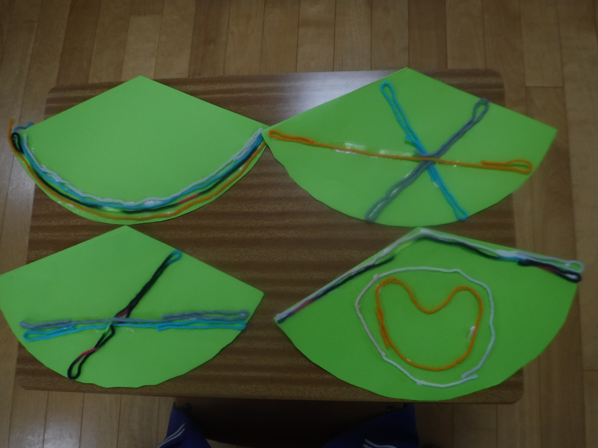 簡単 画用紙でクリスマス帽子作り乳児～幼児さん