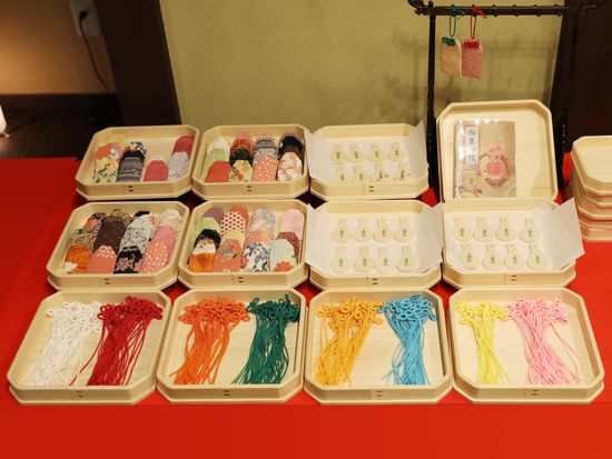 Amazon.co.jp: 広島 宮島 厳島神社 えんむすび 縁結び 御守り お守り : ホーム＆キッチン