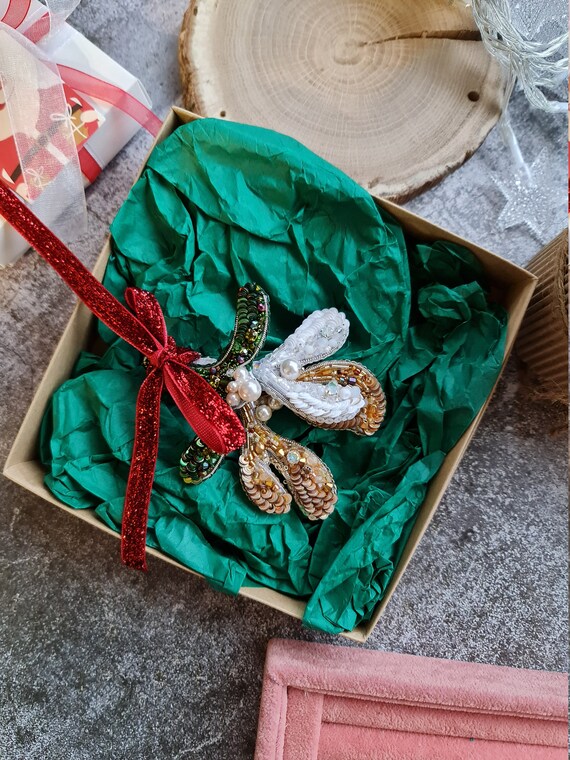 クリスマスツリーのビーズ刺繍ブローチ グリーン