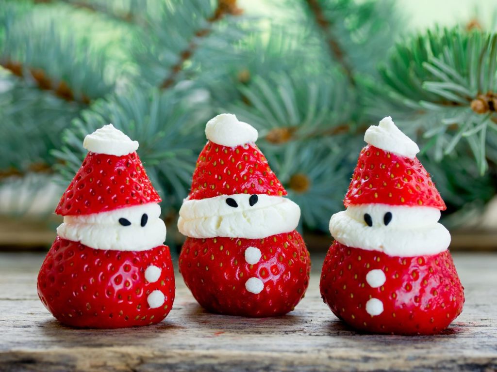 イチゴのクリスマスデコレーションケーキ