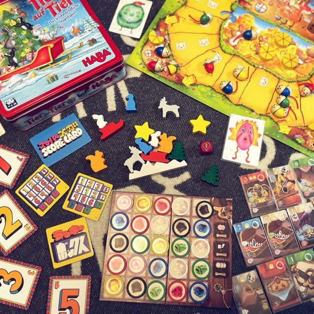 かわいい動物とサンタクロースと子供のためのクリスマスボードゲーム モミの木 クッキーと教育用ボードゲーム 休日の準備ワークシート面白い冬の印刷可能アクティビティ ストックベクター ©LexiClaus 415697276