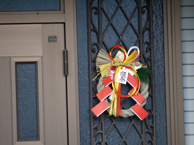 知らないとヤバい！ しめ縄の正しい飾り方 いつどこに飾るの？向きや意味は大丈夫？？着物心