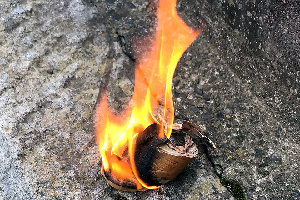 初盆とは？お盆との違いは？兵庫県を初め大阪・奈良と関西最大級の店舗数を誇る老舗仏壇店『お仏壇の浜屋』のスタッフ様に関西圏の初盆の準備物やマナー・お盆 との違いを聞いてみました