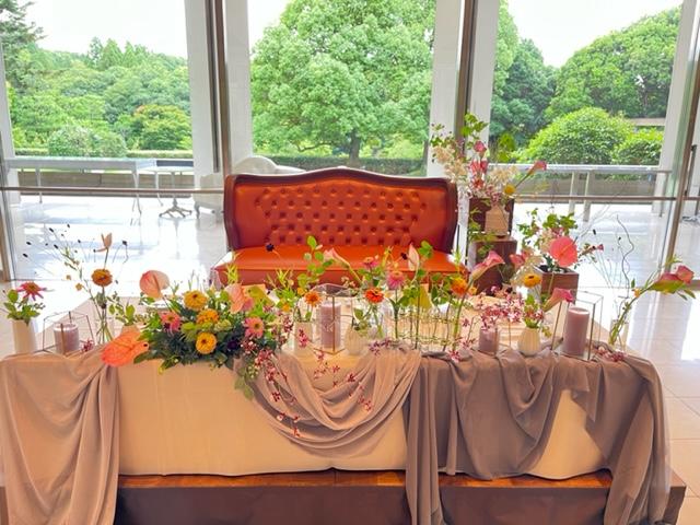 おふたりだけの特別席♡メインテーブルをもっと可愛くアレンジする方法！ピア花－PIAHANA－