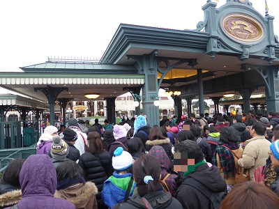 WDW12月1月2月の服装を徹底解説！冬の持ち物や気温・天気は？ディズニー夢と魔法の旅