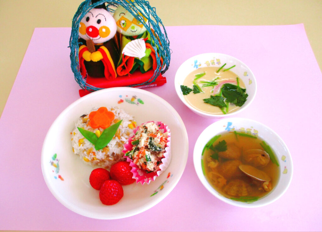 宝塚医療大学附属保育園 ひな祭りのお祝い お知らせ学校法人平成医療学園毎日をいきいきとのびのびと過ごせる場所