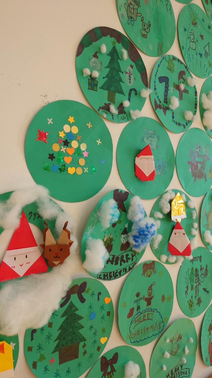 動画 壁面クリスマスツリー♪ 手作りで飾り付けしよう！保育士の転職・採用は 保育士バンク！