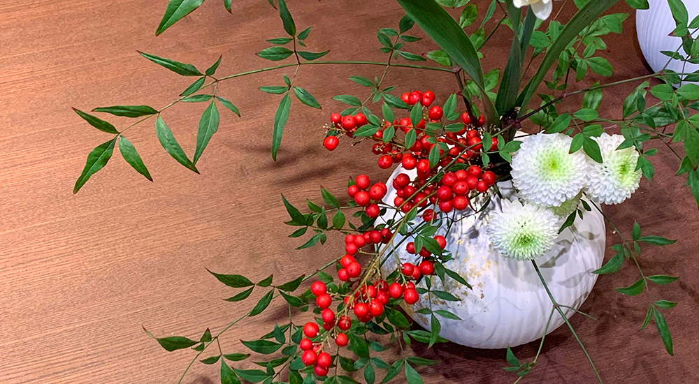 お正月のお花の飾り方。リビングや玄関にもおすすめなお手軽アレンジメントお花選びのコンシェルジュ