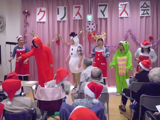 クリスマス会職員の出し物株式会社ケアサービス・まきの実