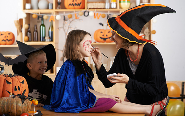 困ったらこれにしちゃお！『アイライナー』だけで簡単に作れるお手軽ハロウィンメイク