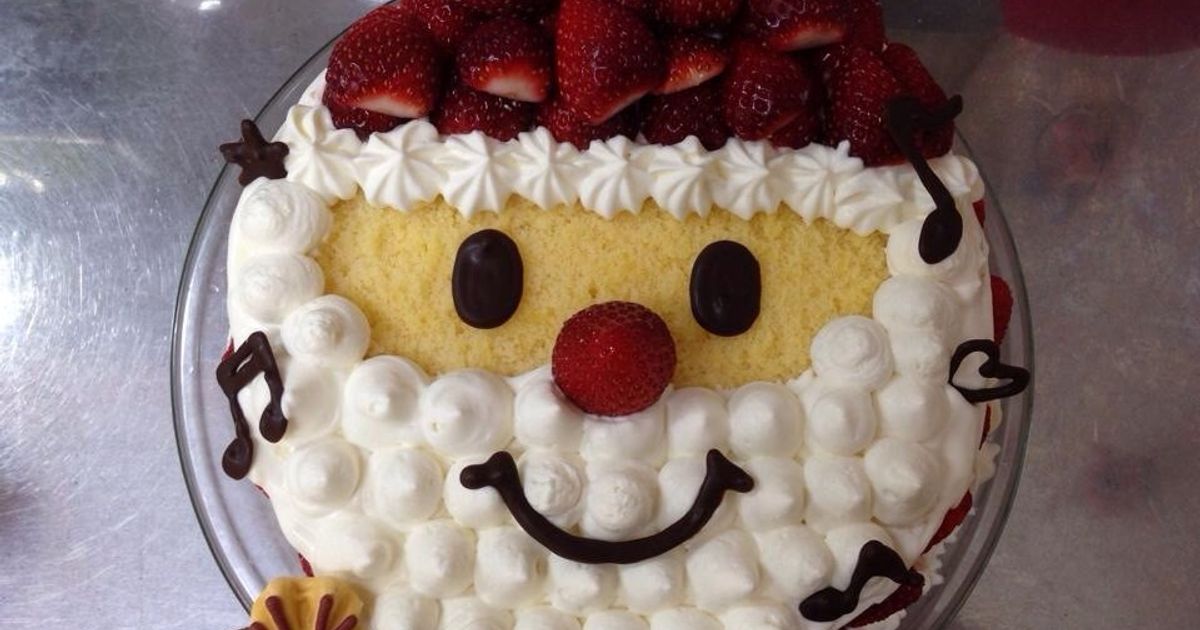 オーブン不要 サンタの顔がかわいい！菓子パンで作る「サンタのハーフケーキ」