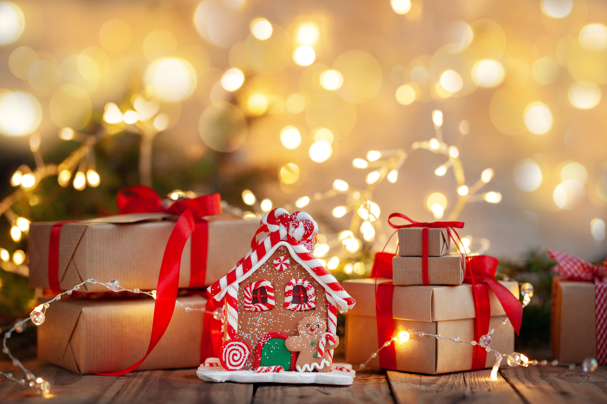 クリスマスカードテンプレート01「降り注ぐ雪の結晶デザイン」 PDF・JPG・PNG 無料ダウンロードテンプレートNAVI