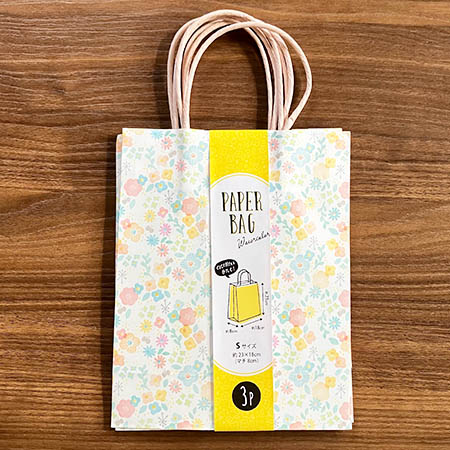 セリアの紙袋は「１００円に見えない」 ラッピングに最適！ 収納の裏技も – grapeグレイプ